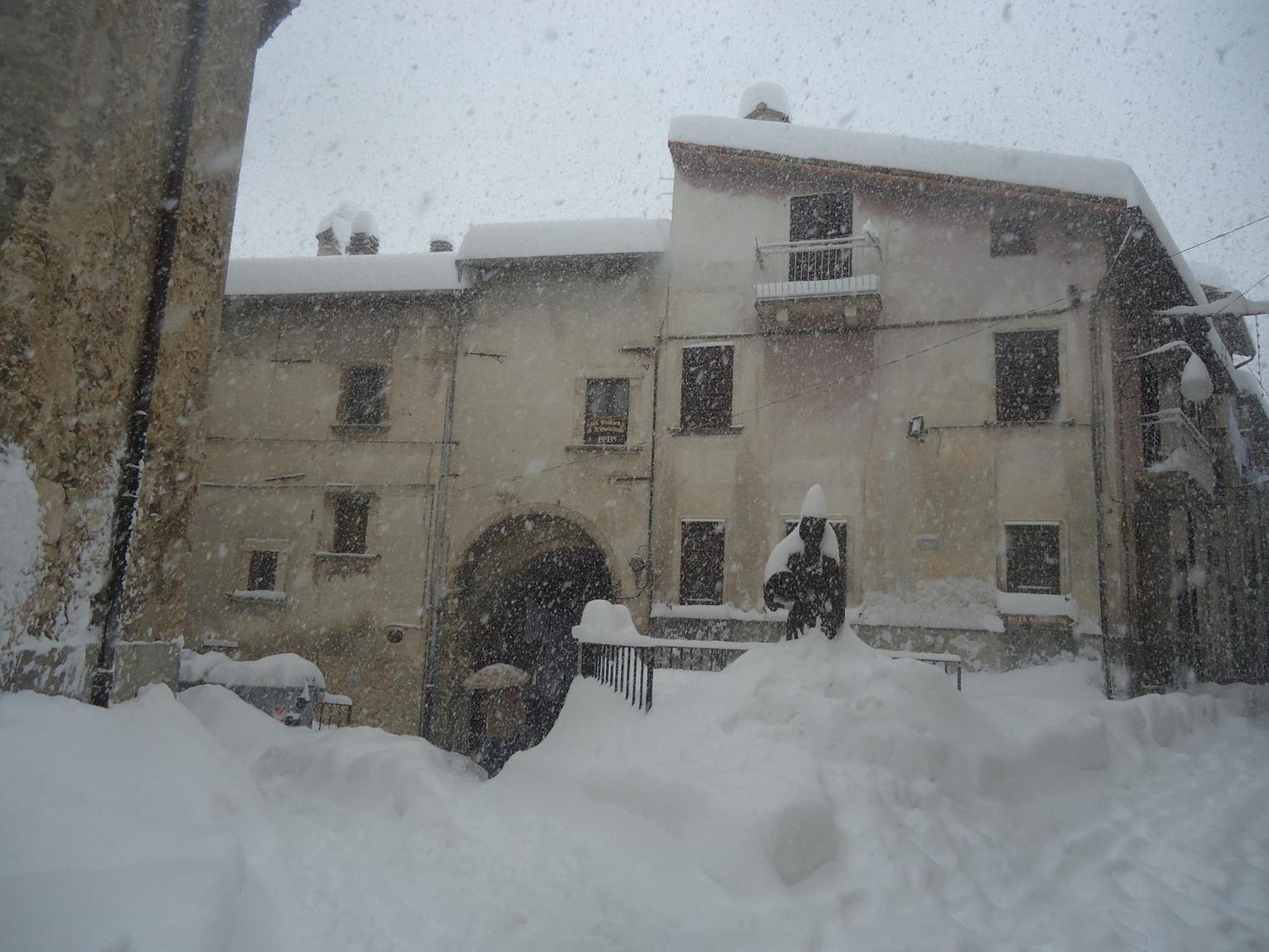 La Dimora Di D'Annunzio Panzió Scanno Kültér fotó